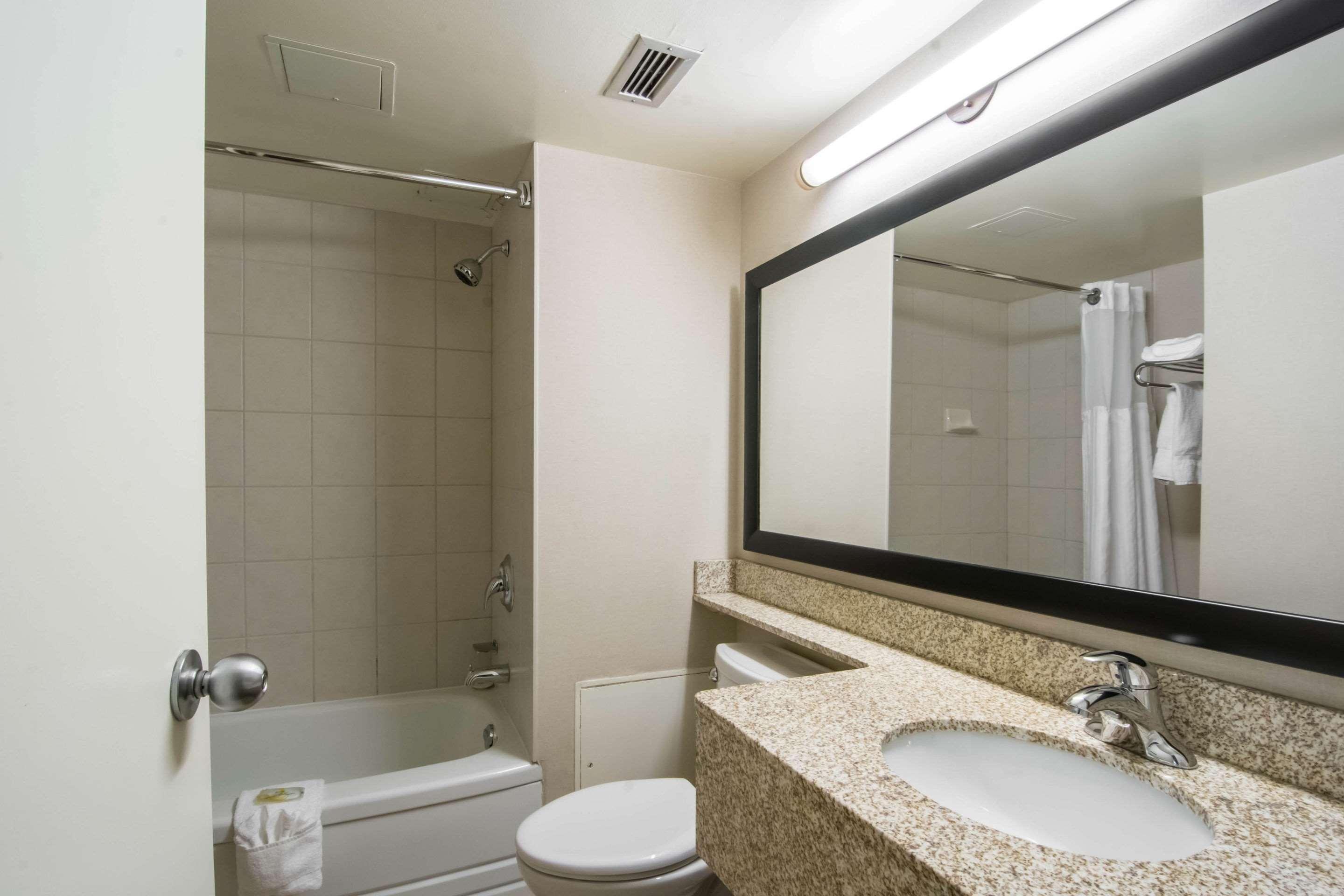 Quality Inn & Suites Yellowknife Exterior foto