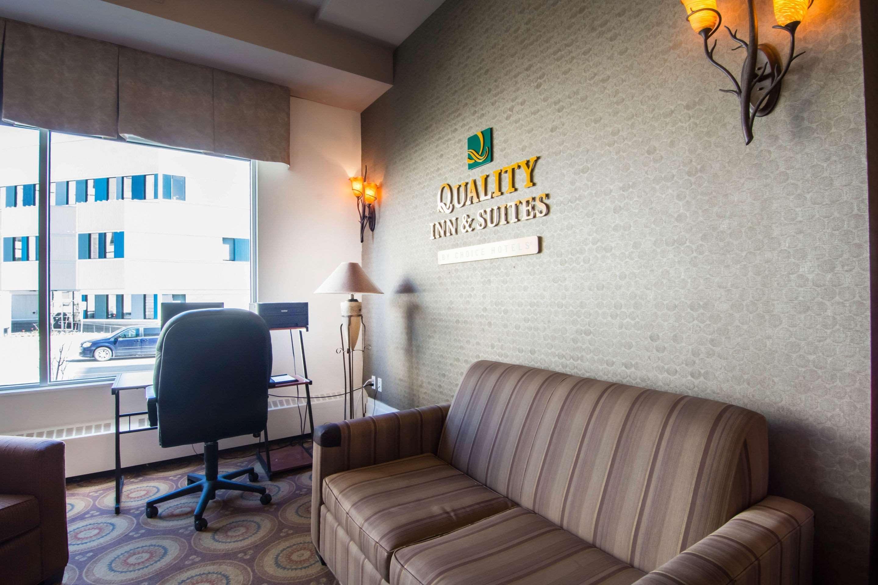 Quality Inn & Suites Yellowknife Exterior foto